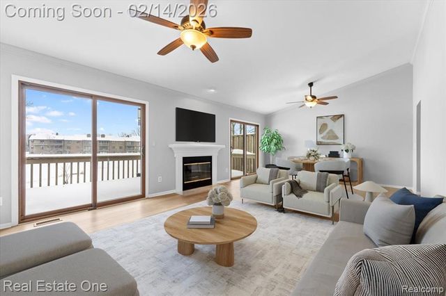 9883 Hawthorne Glen Drive, Grosse Ile, MI 48138