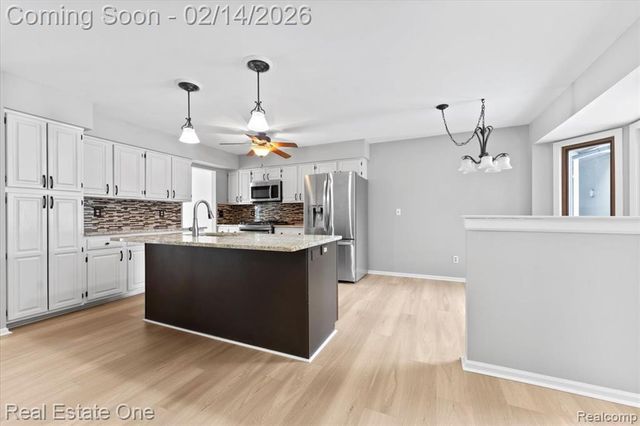 9883 Hawthorne Glen Drive, Grosse Ile, MI 48138