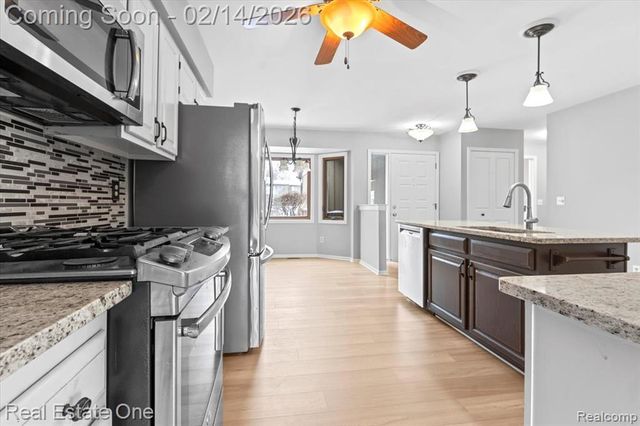 9883 Hawthorne Glen Drive, Grosse Ile, MI 48138