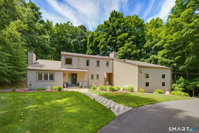70 Pine Hollow Drive, Middlebury, CT 06762