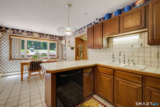 70 Pine Hollow Drive, Middlebury, CT 06762