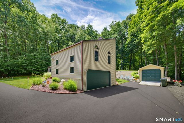 70 Pine Hollow Drive, Middlebury, CT 06762