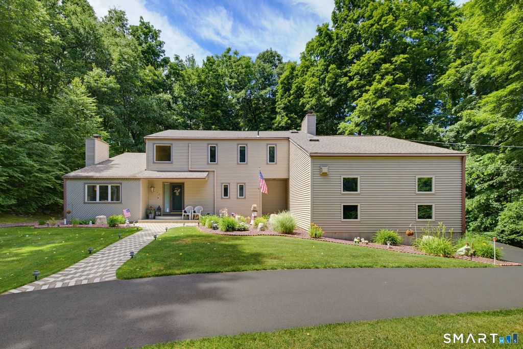70 Pine Hollow Drive, Middlebury, CT 06762