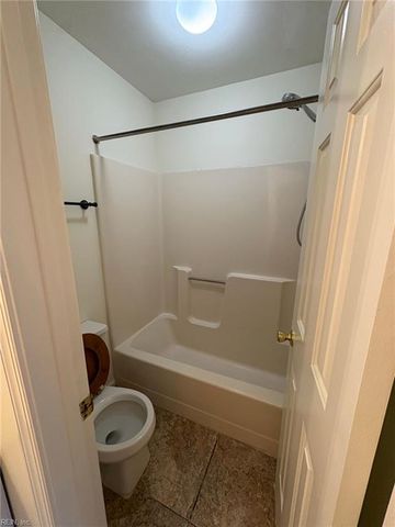 541 Pineland Cir Apt 201, Newport News, VA 23608