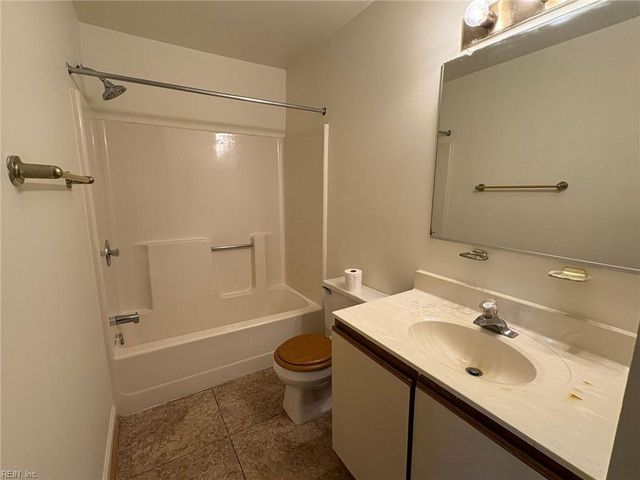 541 Pineland Cir Apt 201, Newport News, VA 23608