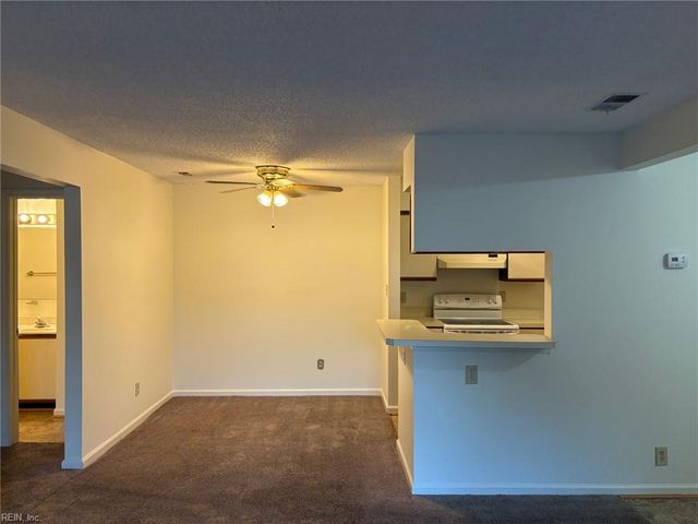 541 Pineland Cir Apt 201, Newport News, VA 23608