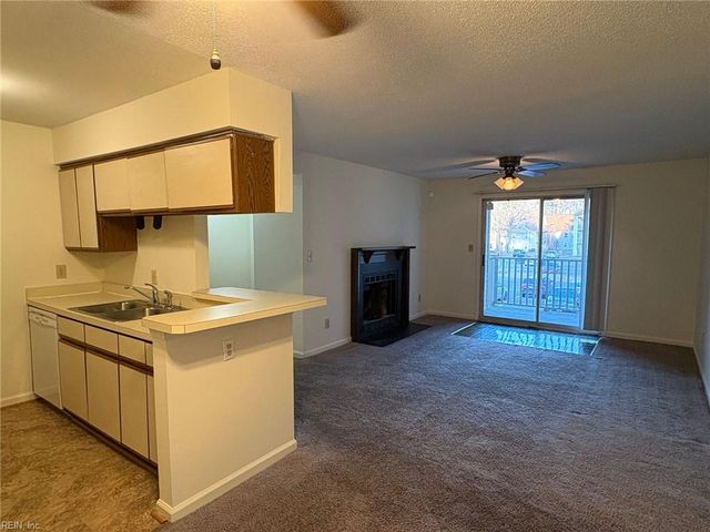 541 Pineland Cir Apt 201, Newport News, VA 23608