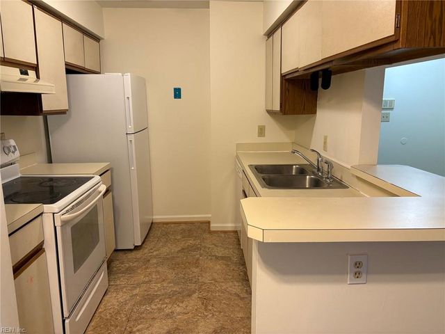 541 Pineland Cir Apt 201, Newport News, VA 23608