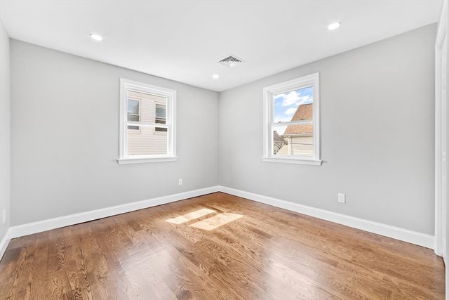 2 Weld Ave 2R, Norwood, MA 02062