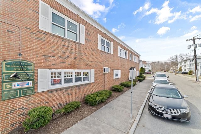 2 Weld Ave 2R, Norwood, MA 02062