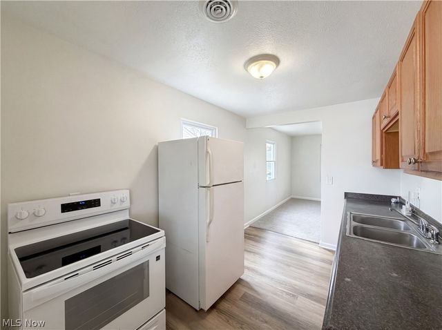 409 Wesley Avenue, Elyria, OH 44035