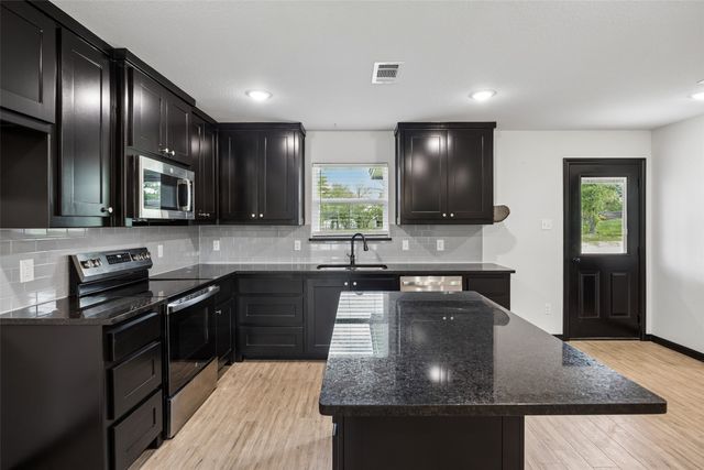 1008 Hereford Drive, Springtown, TX 76082