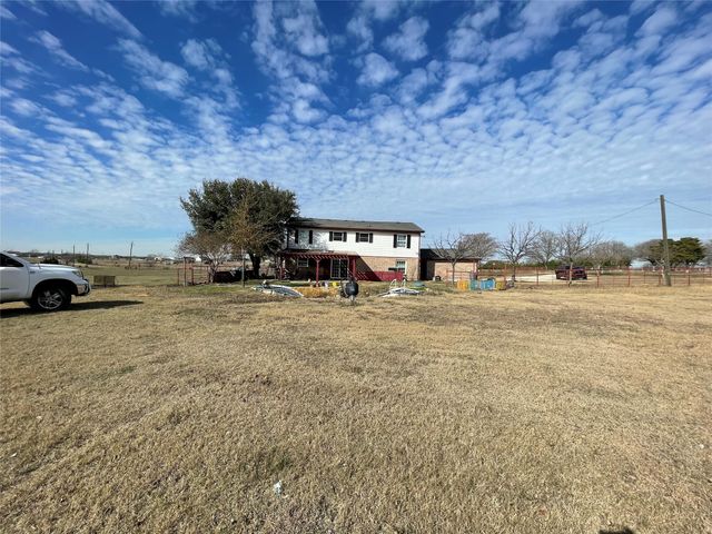 301 Blue Ribbon Road, Waxahachie, TX 75165