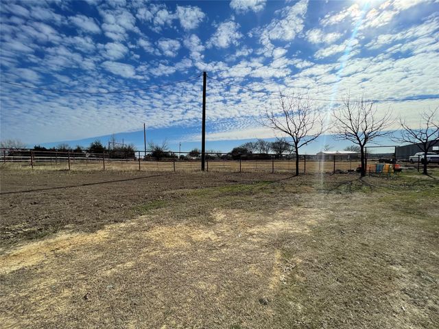301 Blue Ribbon Road, Waxahachie, TX 75165