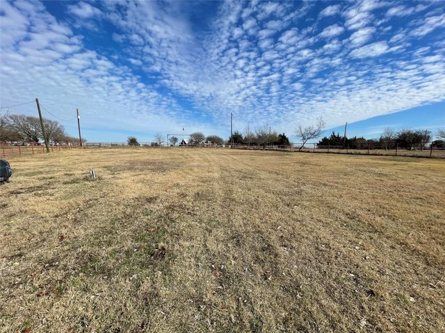 301 Blue Ribbon Road, Waxahachie, TX 75165
