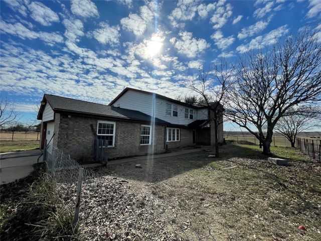 301 Blue Ribbon Road, Waxahachie, TX 75165