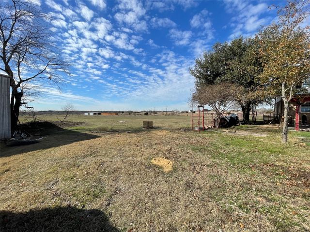 301 Blue Ribbon Road, Waxahachie, TX 75165