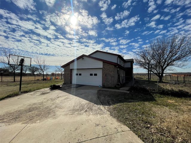 301 Blue Ribbon Road, Waxahachie, TX 75165