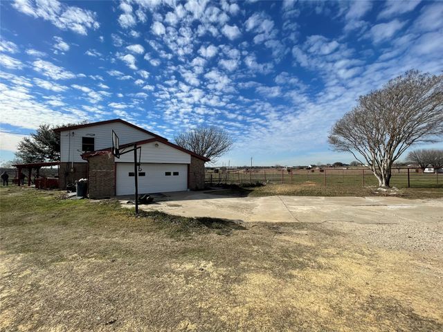 301 Blue Ribbon Road, Waxahachie, TX 75165