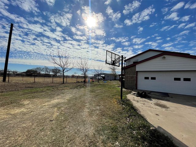 301 Blue Ribbon Road, Waxahachie, TX 75165