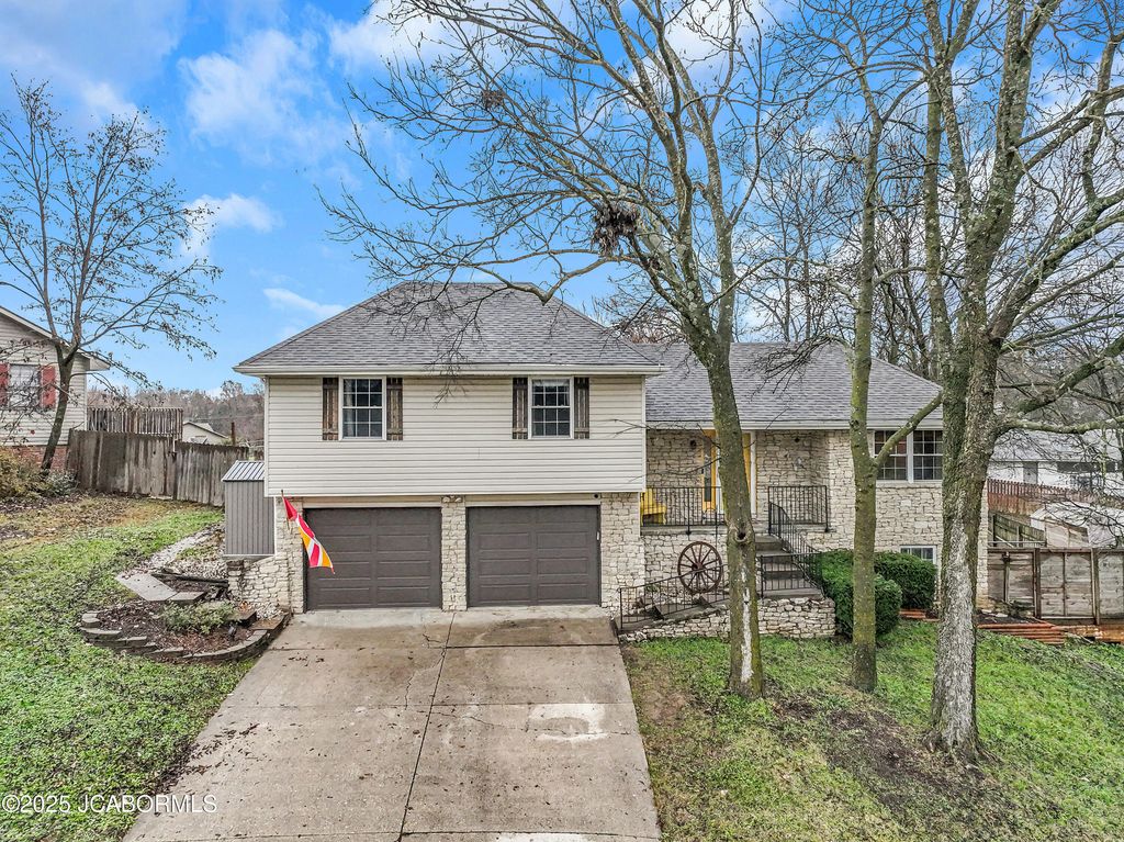 720 JOSEPH DRIVE, Jefferson City, MO 65109