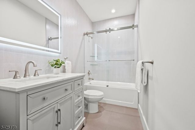 402 Rutgers Ave, Hillside Twp., NJ 07205