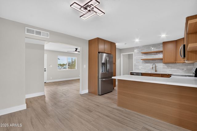 314 E GLADE Avenue, Mesa, AZ 85210