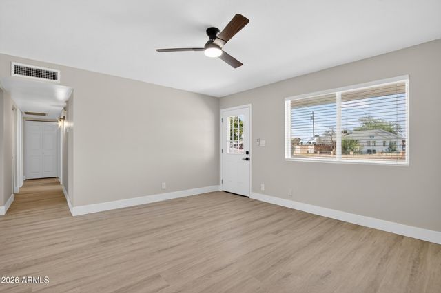 314 E GLADE Avenue, Mesa, AZ 85210