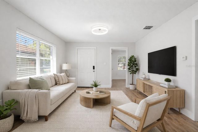 2014 BATES AVENUE, Eustis, FL 32726