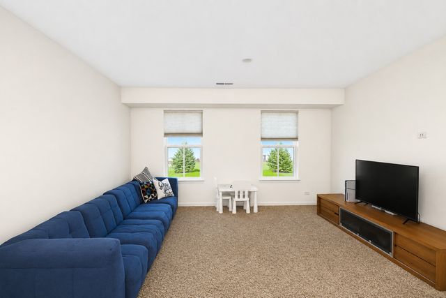 864 Blue Aster Parkway, Gilberts, IL 60136
