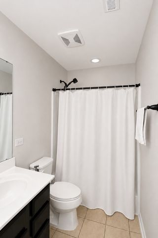 864 Blue Aster Parkway, Gilberts, IL 60136