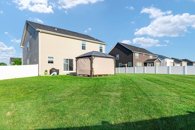 864 Blue Aster Parkway, Gilberts, IL 60136