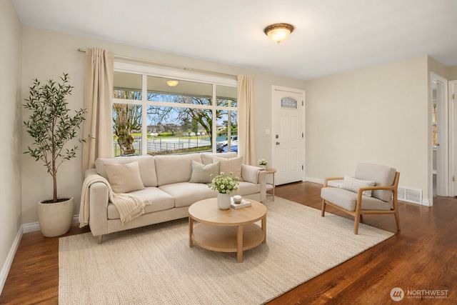 6741 34th Avenue SW, Seattle, WA 98126