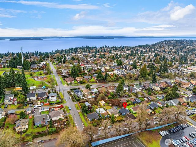 6741 34th Avenue SW, Seattle, WA 98126