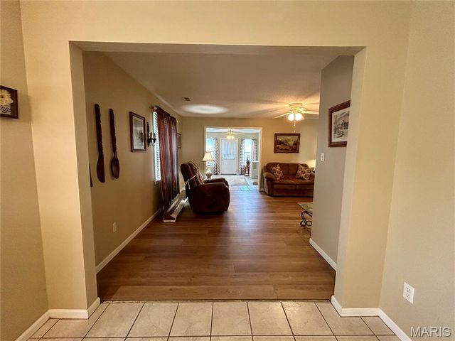 302 E Green Tree Lane E, Farmington, MO 63640