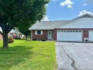 302 E Green Tree Lane E, Farmington, MO 63640