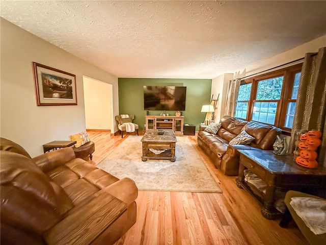 729 Belmont Rd, City Of But Ne, PA 16001