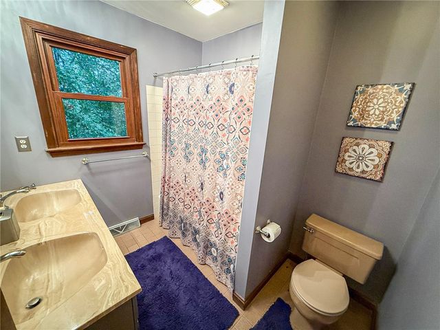 729 Belmont Rd, City Of But Ne, PA 16001