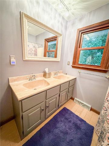 729 Belmont Rd, City Of But Ne, PA 16001