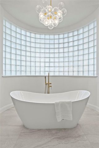 6324 W MACLAURIN DRIVE, Tampa, FL 33647