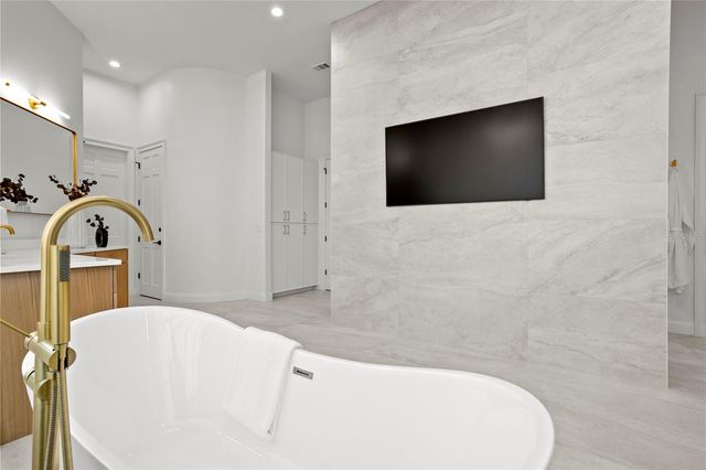 6324 W MACLAURIN DRIVE, Tampa, FL 33647