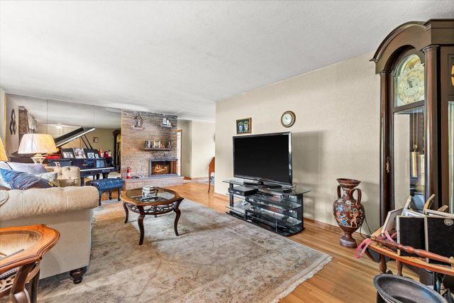 N56W15799 Bette DRIVE, Menomonee Falls, WI 53051