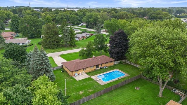N56W15799 Bette DRIVE, Menomonee Falls, WI 53051