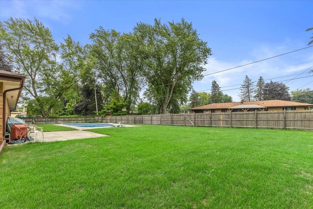 N56W15799 Bette DRIVE, Menomonee Falls, WI 53051