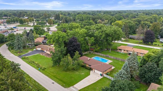 N56W15799 Bette DRIVE, Menomonee Falls, WI 53051