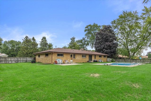 N56W15799 Bette DRIVE, Menomonee Falls, WI 53051