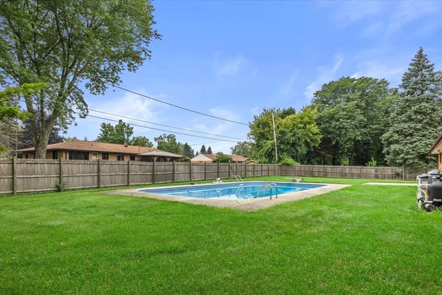 N56W15799 Bette DRIVE, Menomonee Falls, WI 53051