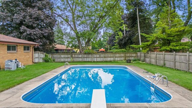 N56W15799 Bette DRIVE, Menomonee Falls, WI 53051
