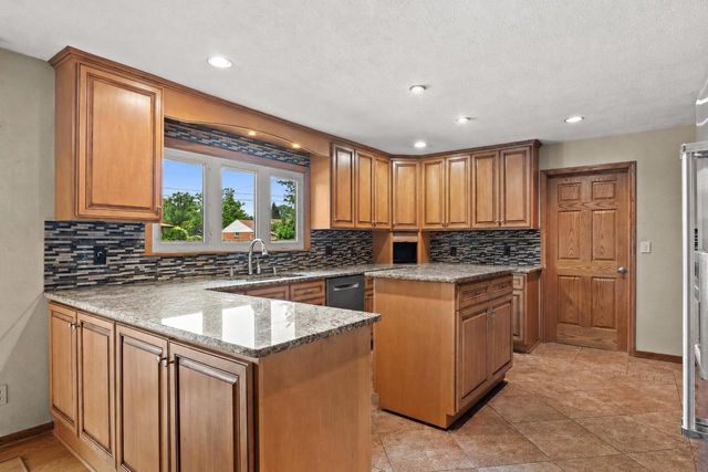N56W15799 Bette DRIVE, Menomonee Falls, WI 53051