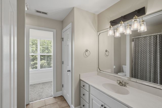 1046 Island Brook Dr, Hendersonville, TN 37075